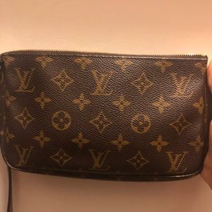 authentic Louis Vuitton pochette great condition